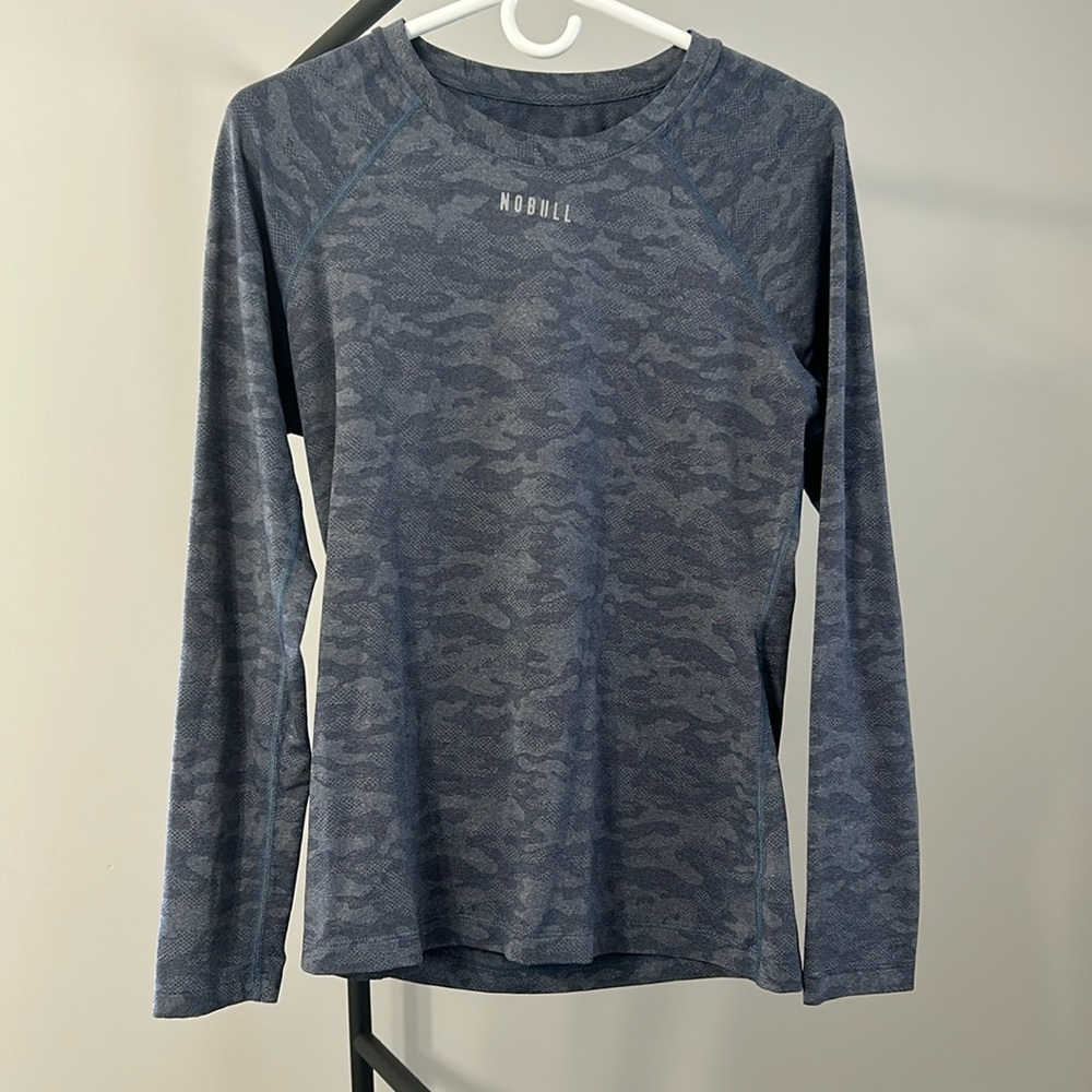 Nobull workout shirt. Tight fit. Women’s M
